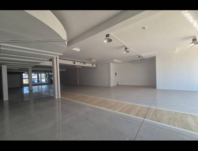 1,640M² SHOWROOM TO LET IN BALLITO DISTRICT